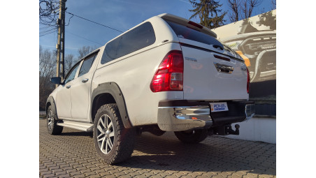 Az Alpha GSR keménytető felszerelése a 2020-as Toyota Hiluxra