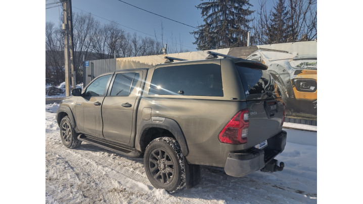 Montare hardtop Alpha CMX-W pe Toyota Hilux 2025