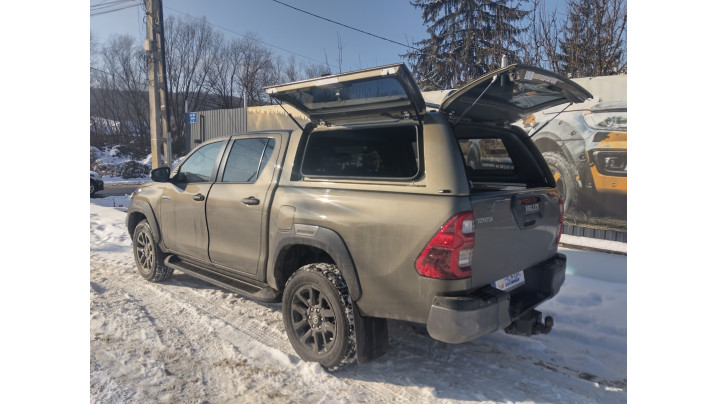 Montare hardtop Alpha CMX-W pe Toyota Hilux 2025