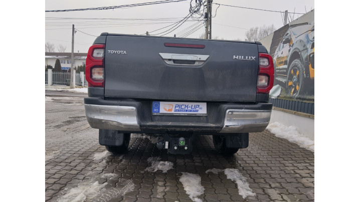 Vonóhoroggörgő, vonóhorog párnázat, vonóhorog beszerelése Toyota Hilux 2025-re