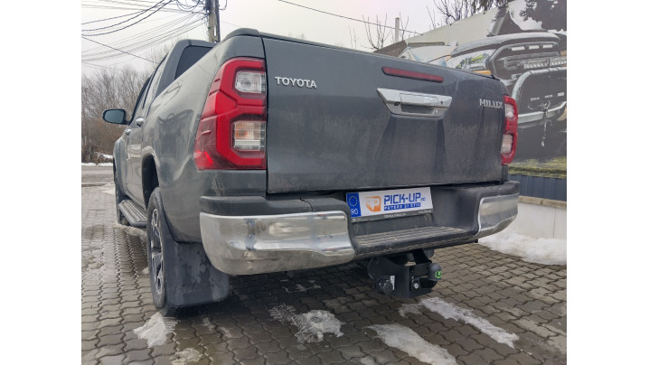 Montare rulou de bena, capitonaj de bena, carlig de remorcare pe Toyota Hilux 2025