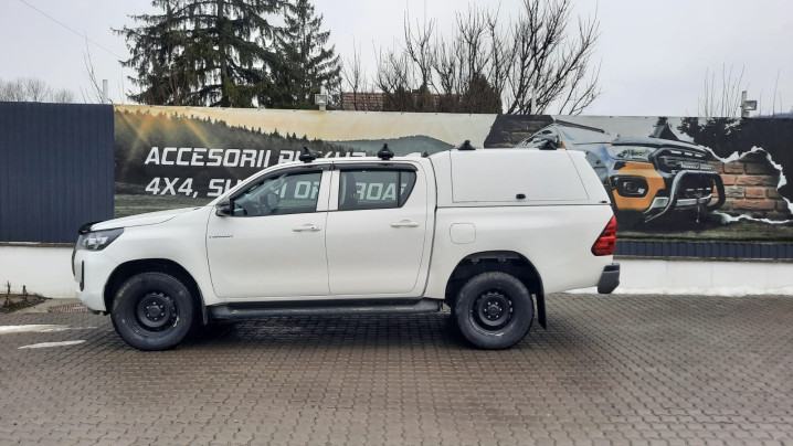 Echipare kompletta für Toyota Hilux 2025