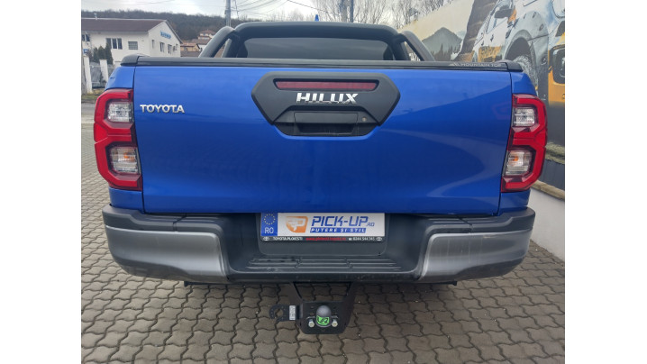 Montare rulou de bena, rollbar, carlig de remorcare pe Toyota Hilux 2023