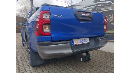 Montare rulou de bena, rollbar, carlig de remorcare pe Toyota Hilux 2023
