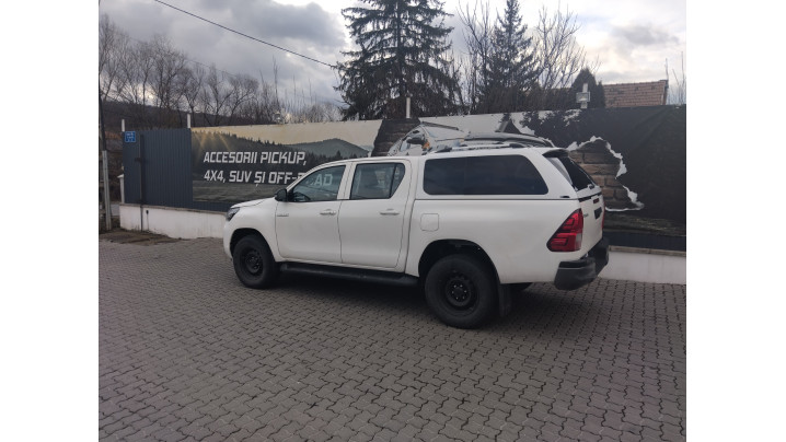 Montare capitonaj de bena si hardtop Alpha GSR pe Toyota Hilux 2025