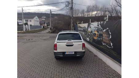 Montare capitonaj de bena und hardtop Alpha GSR pe Toyota Hilux 2025