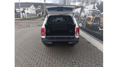 Montare capitonaj de bena si hardtop Alpha GSR pe Toyota Hilux 2025