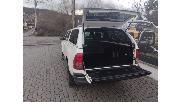 Montare capitonaj de bena si hardtop Alpha GSR pe Toyota Hilux 2025