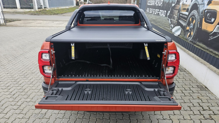 Toyota Hilux 2025 komplett felszereltség
