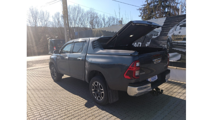 Montare inchidere de bena sport cover SCZ si carlig de remorcare pe Toyota Hilux 2025