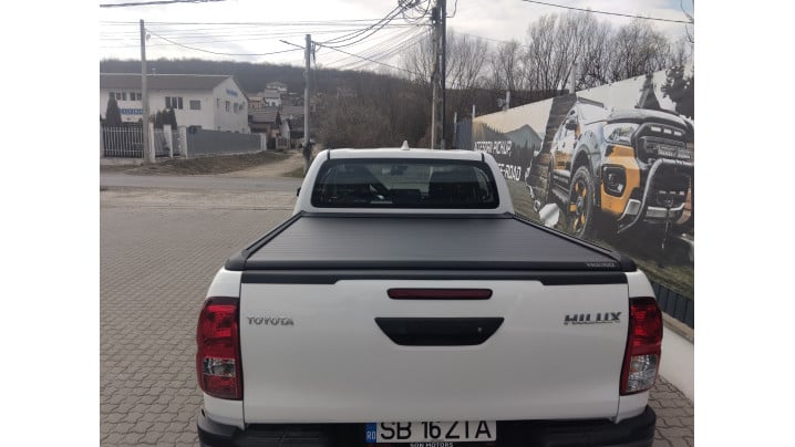 Bukócső felszerelése a Toyota Hilux 2024-re