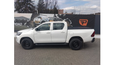 Bukócső felszerelése a Toyota Hilux 2024-re