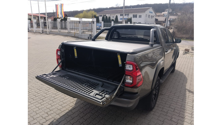 A bukócső és a bukócső felszerelése a Toyota Hilux 2025-re