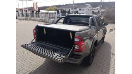 A bukócső és a bukócső felszerelése a Toyota Hilux 2025-re