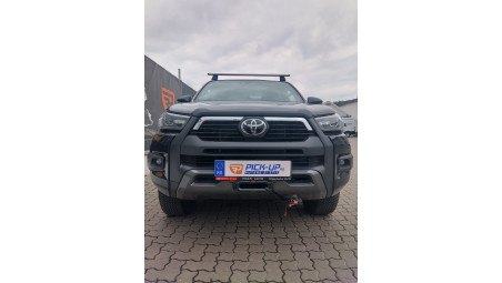 Csörlő és Rocky bukócső felszerelése a Toyota Hilux 2025-re