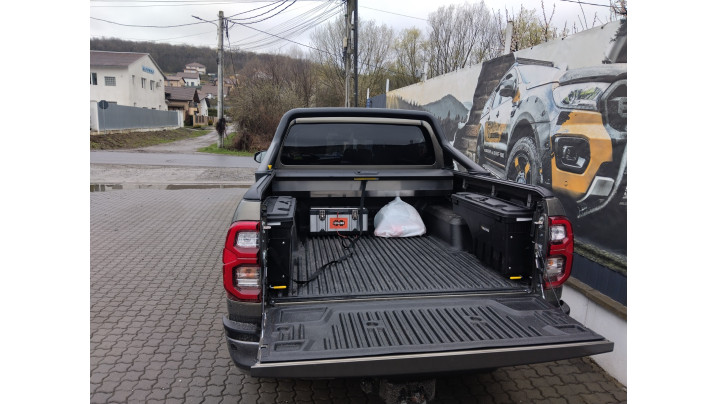 Swing Case segéddobozok beszerelése a Toyota Hilux 2024-re