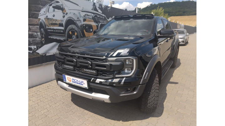 Montare reflectoare Triple‑R 850 Lazer Lamps si consolă proiectoare pe Ford Ranger Raptor 2025