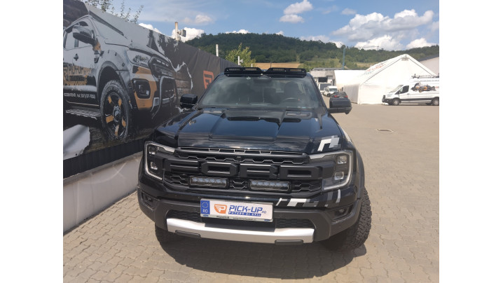 Montare reflectoare Triple‑R 850 Lazer Lamps si consolă proiectoare pe Ford Ranger Raptor 2025