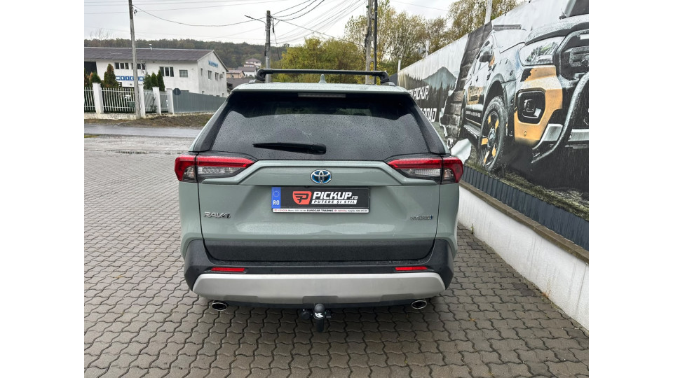 Montare carlig de remorcare demontabil pe Toyota RAV4 2023